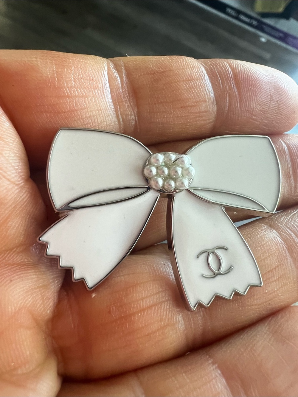 Fashion White Bow Brooch with Faux Pearl Center —cc